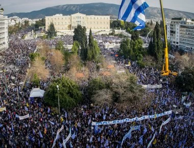 Διεθνή ΜΜΕ: Η συμφωνία των Πρεσπών ενώνει τους Έλληνες ενάντια στον Τσίπρα